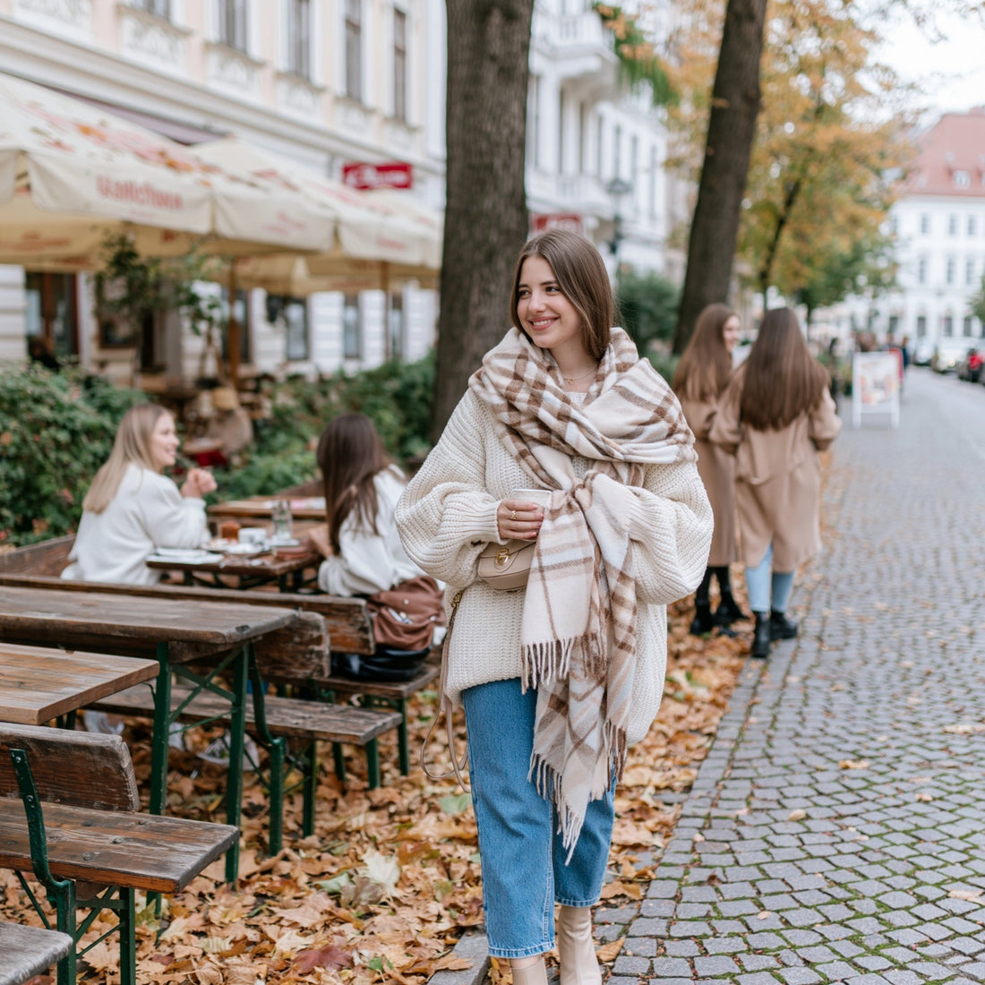 Best Fall Outfits to Go Out With Your Best Friends